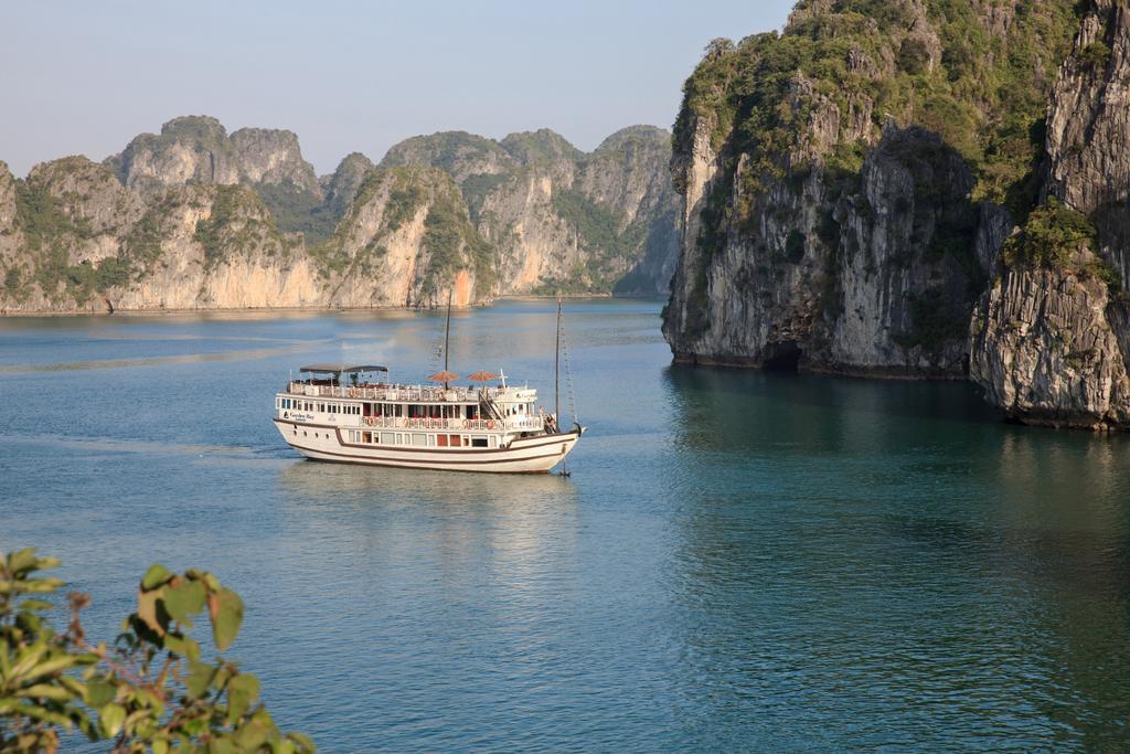 Garden Bay Luxury Cruise Hotel Ha Long Exterior photo