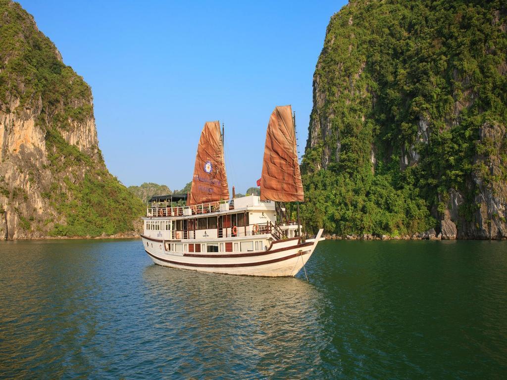 Garden Bay Luxury Cruise Hotel Ha Long Exterior photo