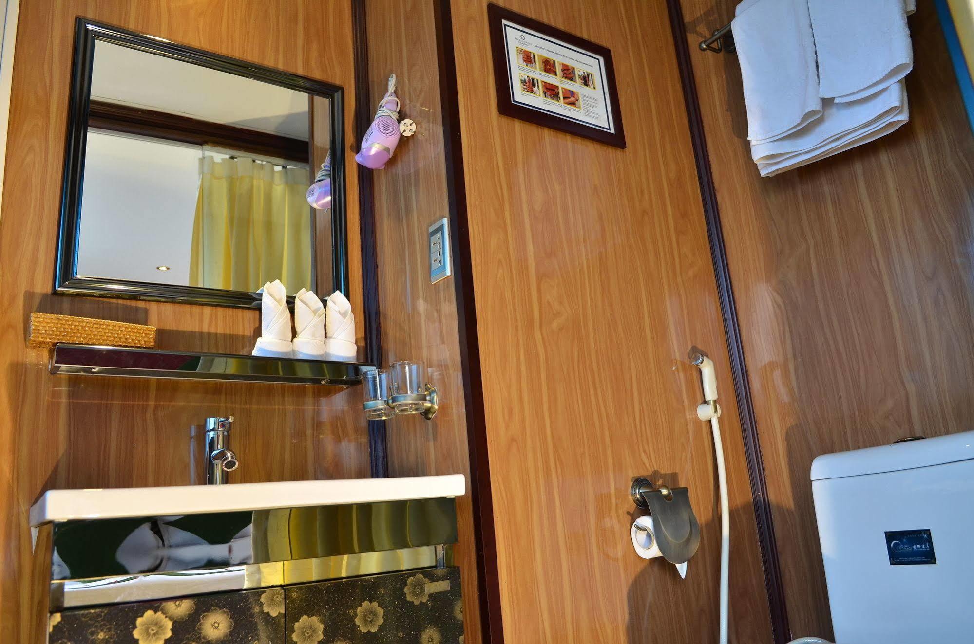 Garden Bay Luxury Cruise Hotel Ha Long Exterior photo