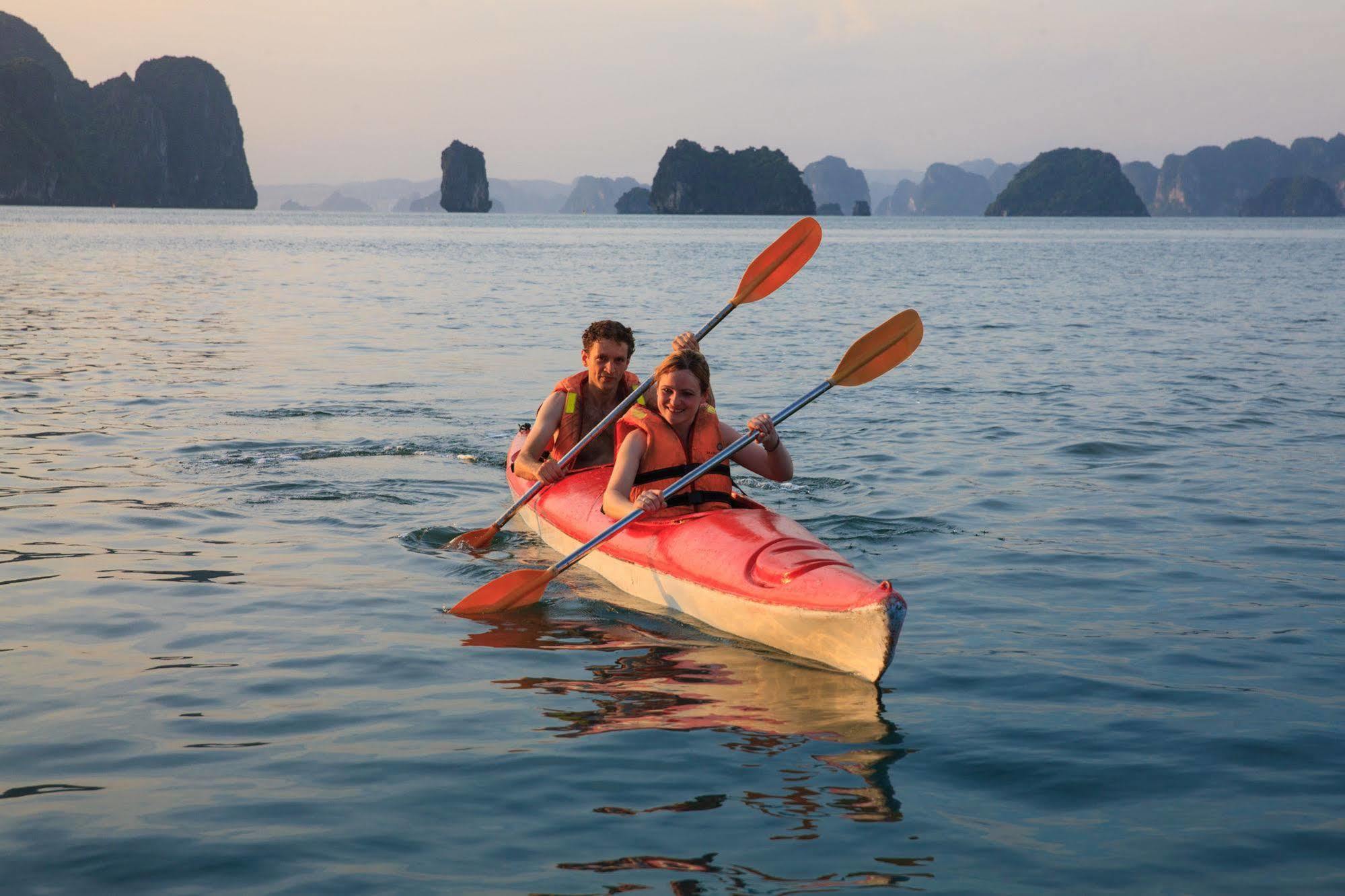 Garden Bay Luxury Cruise Hotel Ha Long Exterior photo