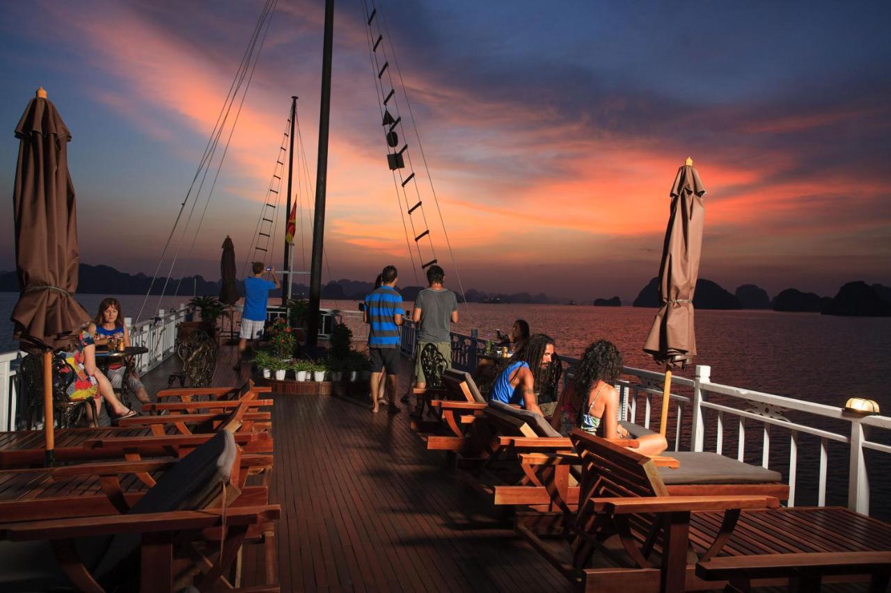 Garden Bay Luxury Cruise Hotel Ha Long Exterior photo